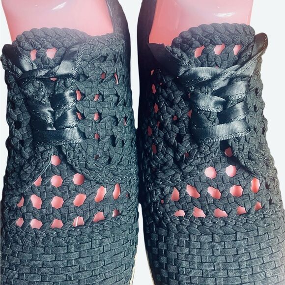 Donald Pliner Women's Sz 9 Napoli Crepe Elastic Tie Wedges Black - Picture 3 of 10